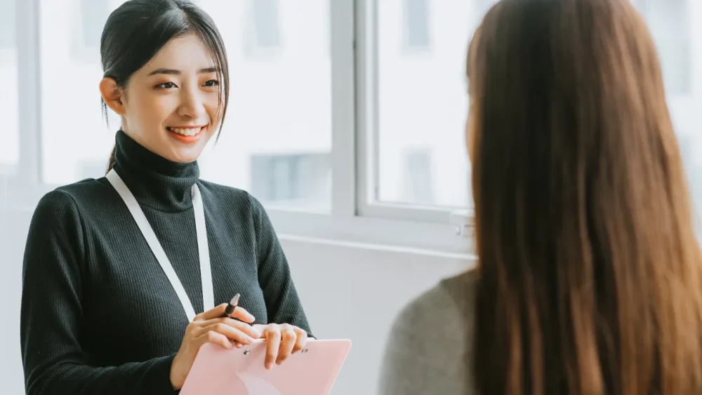 採用担当の女性